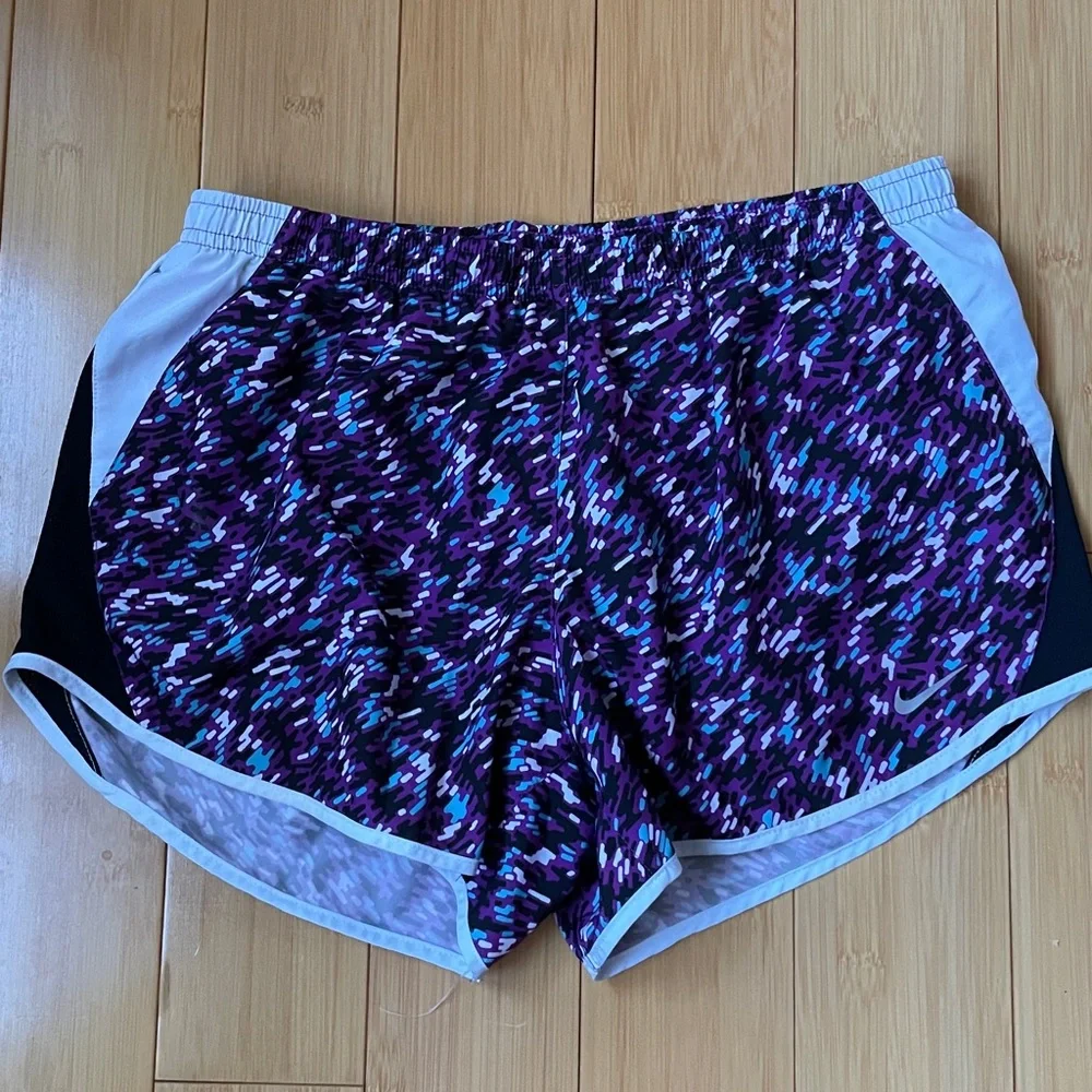 Lot of 2 Nike Women's Dri-Fit running shorts, medium - Picture 2 of 7